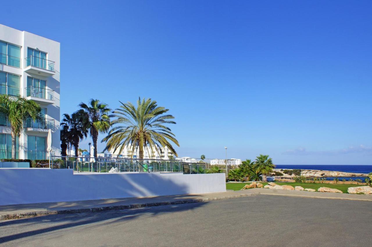 Meryl - Coralli Beachfront Apartment Протарас Екстериор снимка