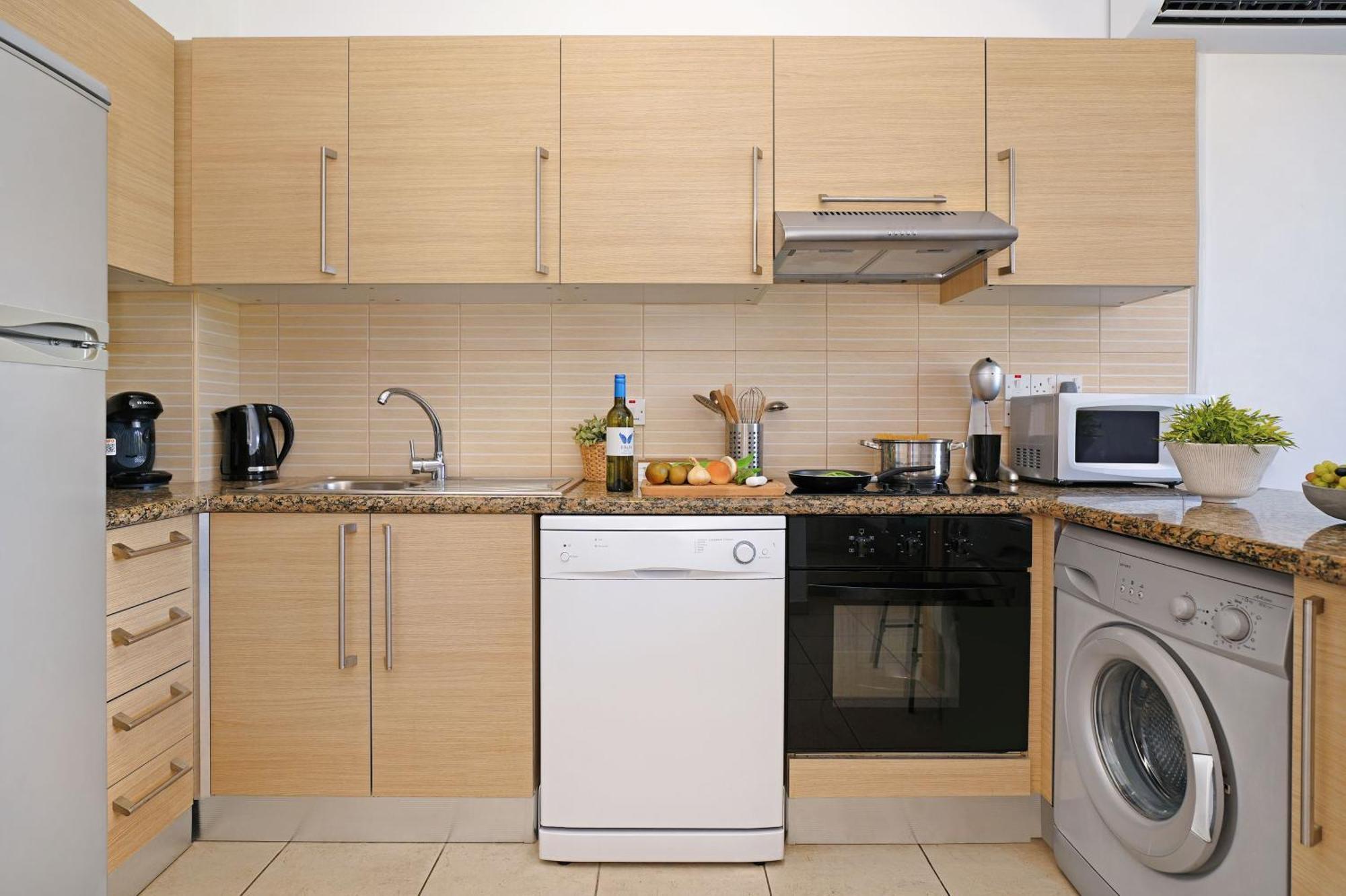 Meryl - Coralli Beachfront Apartment Протарас Екстериор снимка